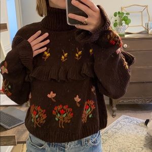Cozy flower turtle neck cropped sweater!